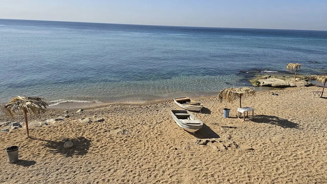 الشاطئ الأزرق