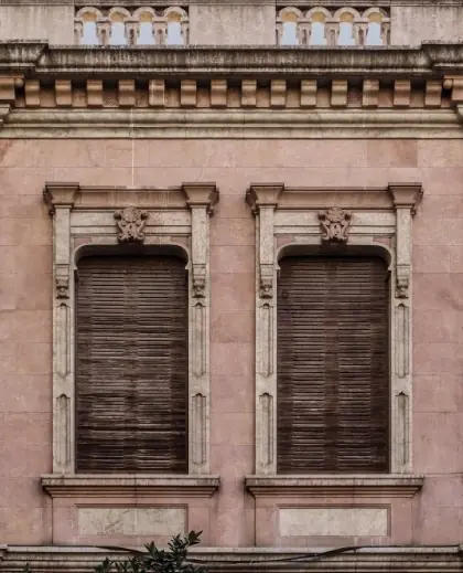 City colours: pink and yellow